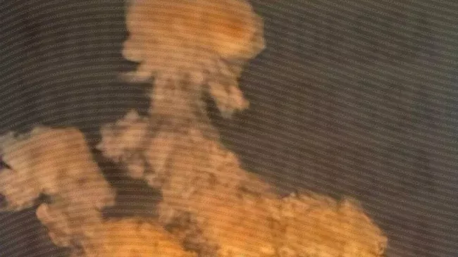 Возгорание в порту Черноморска после удара минувшей ночью на фотографии очевидца Возгорание в порту Черноморска после удара минувшей ночью на фотографии очевидца