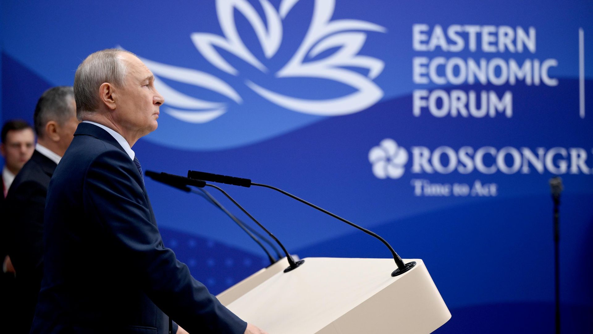 Рабочая поездка президента РФ Владимира Путина в Дальневосточный федеральный округ Рабочая поездка президента РФ Владимира Путина в Дальневосточный федеральный округ - РИА Новости, 1920, 02.09.2026