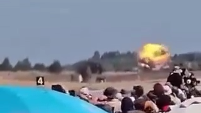Истребитель F-4 Phantom разбился на авиашоу в Греции