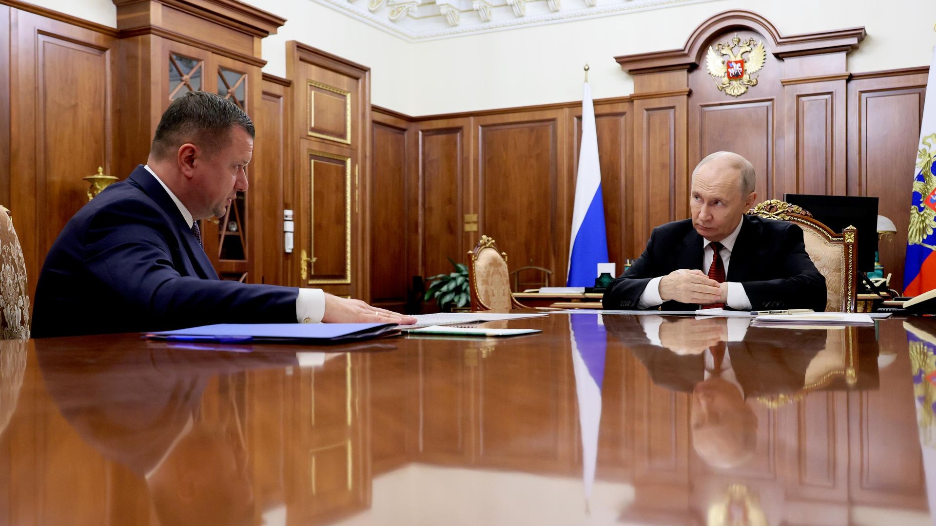 Президент Владимир Путин встретился с начальником Службы по вопросам гражданства МВД Андреем Кикотем Президент Владимир Путин встретился с начальником Службы по вопросам гражданства МВД Андреем Кикотем - РИА Новости, 1920, 10.09.2026