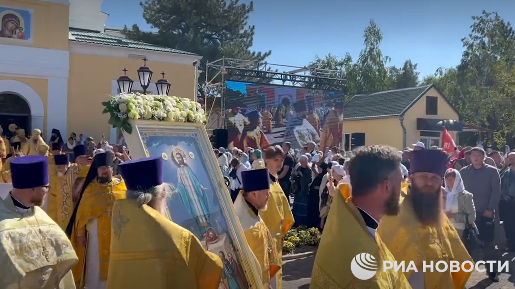 В Элисте сотни верующих собрались на крестный ход с иконой явления Христа
 - РИА Новости, 1920, 10.09.2026