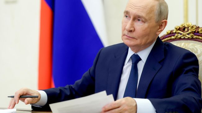 Президент Владимир Путин принял участие в подписании договора на поставку самолетов МС-21-310