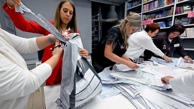 "Единая Россия" лидирует на выборах в Госдуму по итогам обработки 20% протоколов