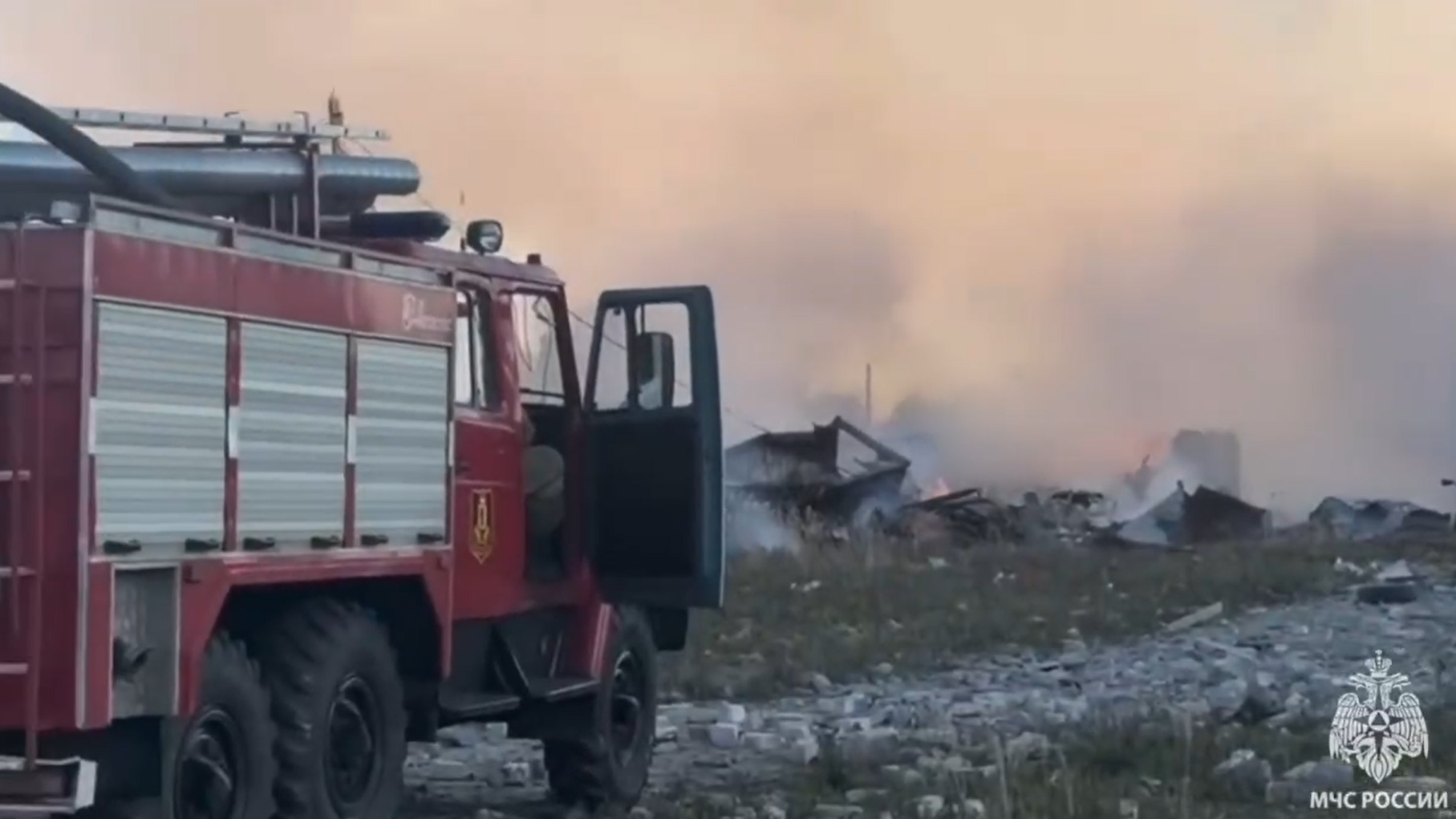 Пожар на заводе по производству петард в селе Кубринск Ярославской области - РИА Новости, 1920, 28.09.2026