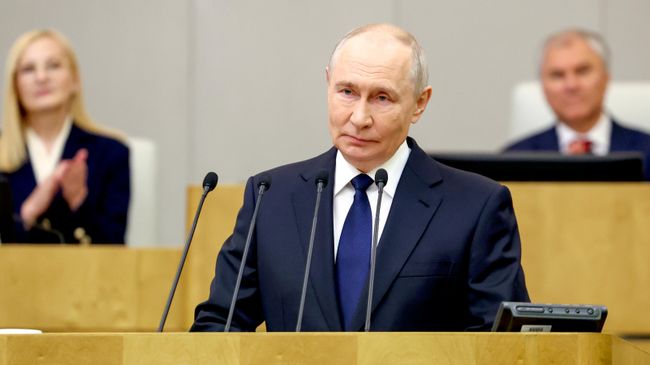 Первое пленарное заседание Госдумы РФ девятого созыва при участии президента Владимира Путина