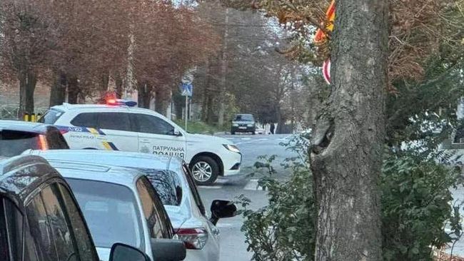 Обстановка на улице в Елизаветграде, где вооруженный мужчина устроил стрельбу