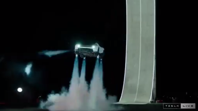 Tesla представила летающий Roadster на мероприятии в Техасе