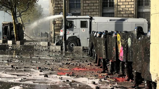 Против бунтующих во Франции бросят военных: власти анонсировали жесткие меры