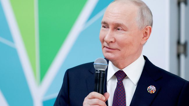 Президент РФ Владимир Путин посетил выставку форума Россия - Африка в Москве