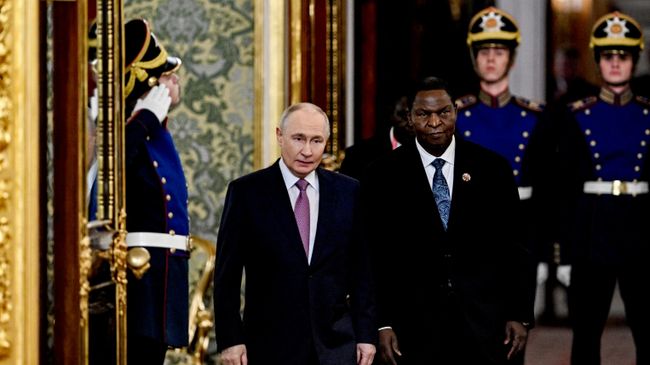 Президент Владимир Путин встретился с президентом Центральноафриканской Республики Фостеном Арканжем Туадерой Президент Владимир Путин встретился с президентом Центральноафриканской Республики Фостеном Арканжем Туадерой