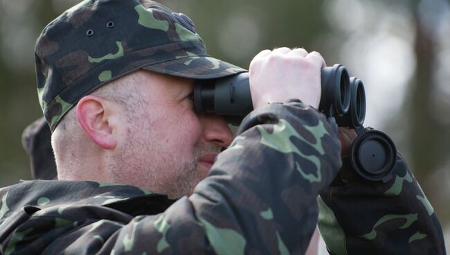 Александр Турчинов на учениях на учениях на военном полигоне Десна в Черниговской области. 2014 год