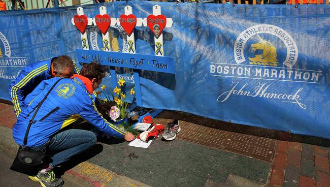 Мемориал памяти жертв теракта на бостонском марафоне в апреле 2013 года Мемориал памяти жертв теракта на бостонском марафоне в апреле 2013 года