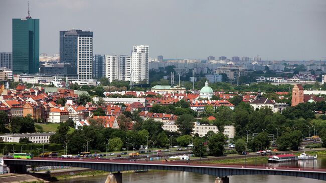 Вид на Гданьский мост через реку Висла в Варшаве