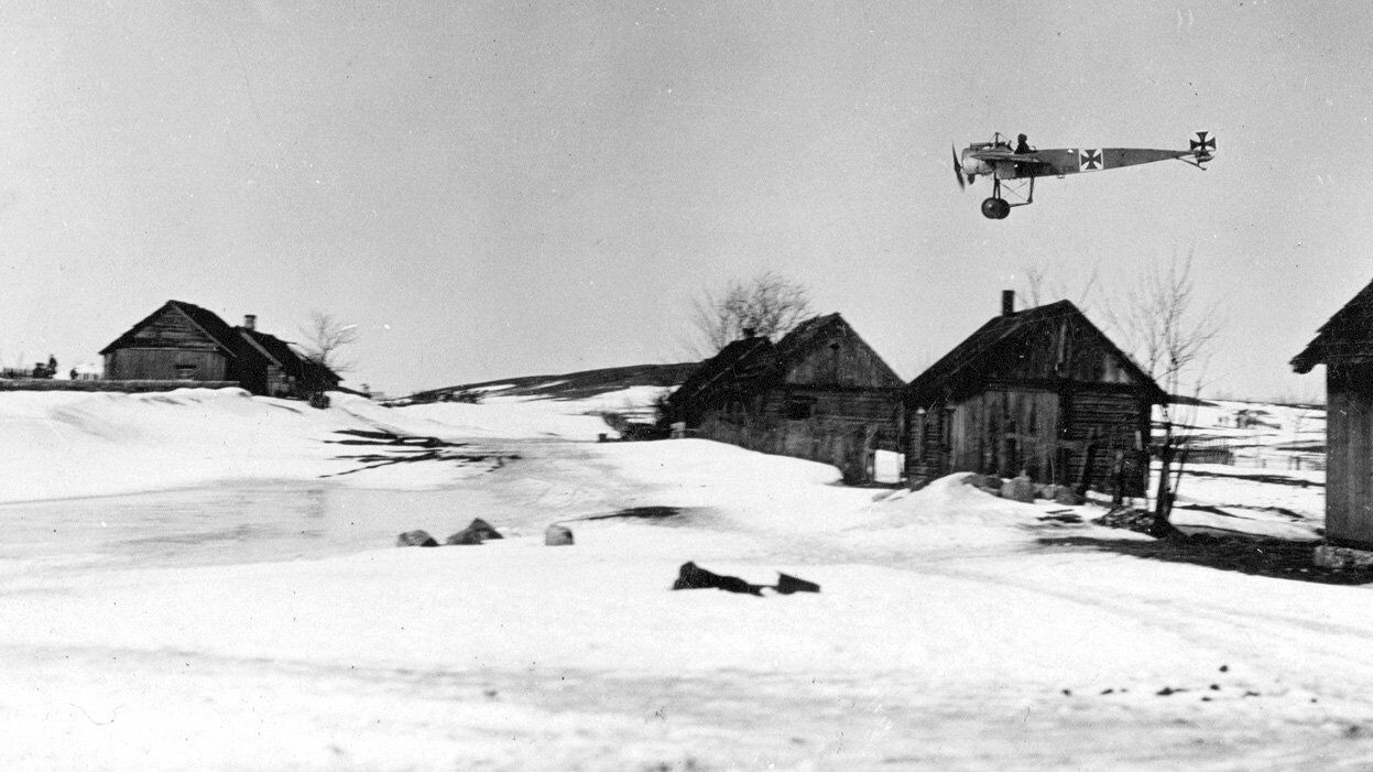 Полет немецкого самолета Fokker на восточном фронте Первой мировой войны - РИА Новости, 1920, 04.01.2024