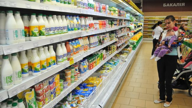 Полки с украинской молочной продукцией в одном из львовских магазинов