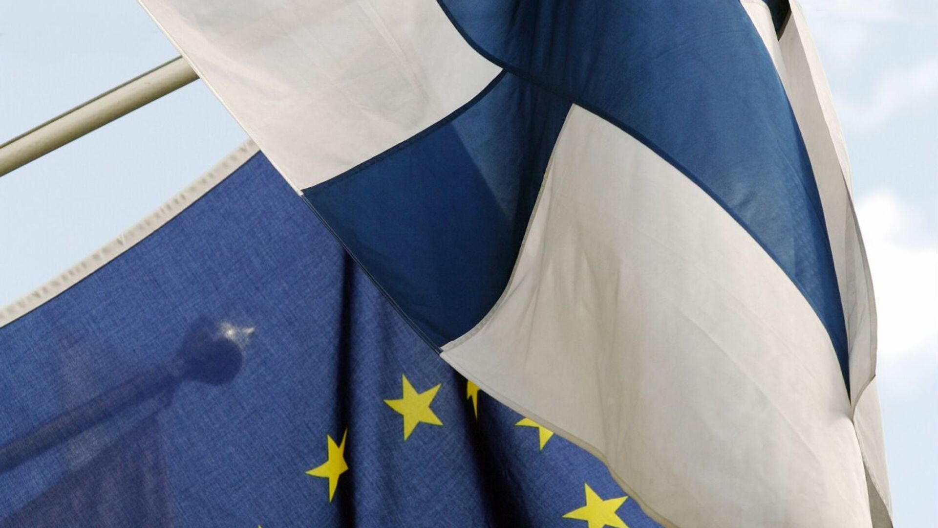 Флаги Финляндии и Евросоюза - РИА Новости, 1920, 16.09.2025