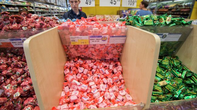 Кондитерская продукция украинских производителей на прилавке магазина