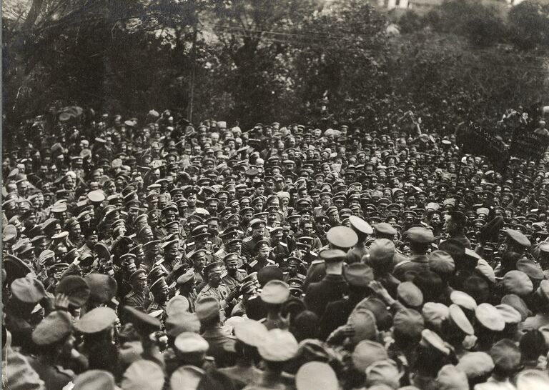 Военный министр Александр Керенский обращается к войскам, 1917 год Военный министр Александр Керенский обращается к войскам, 1917 год