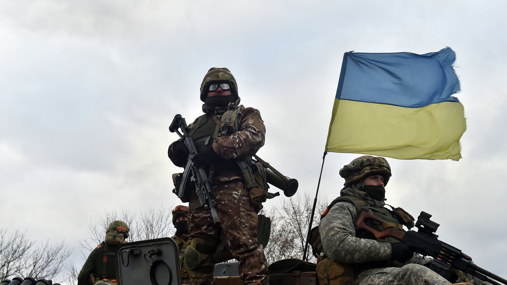 Украинские военные на бронетранспортере в районе Дебальцево, Донецкая область  - РИА Новости, 1920, 04.08.2022