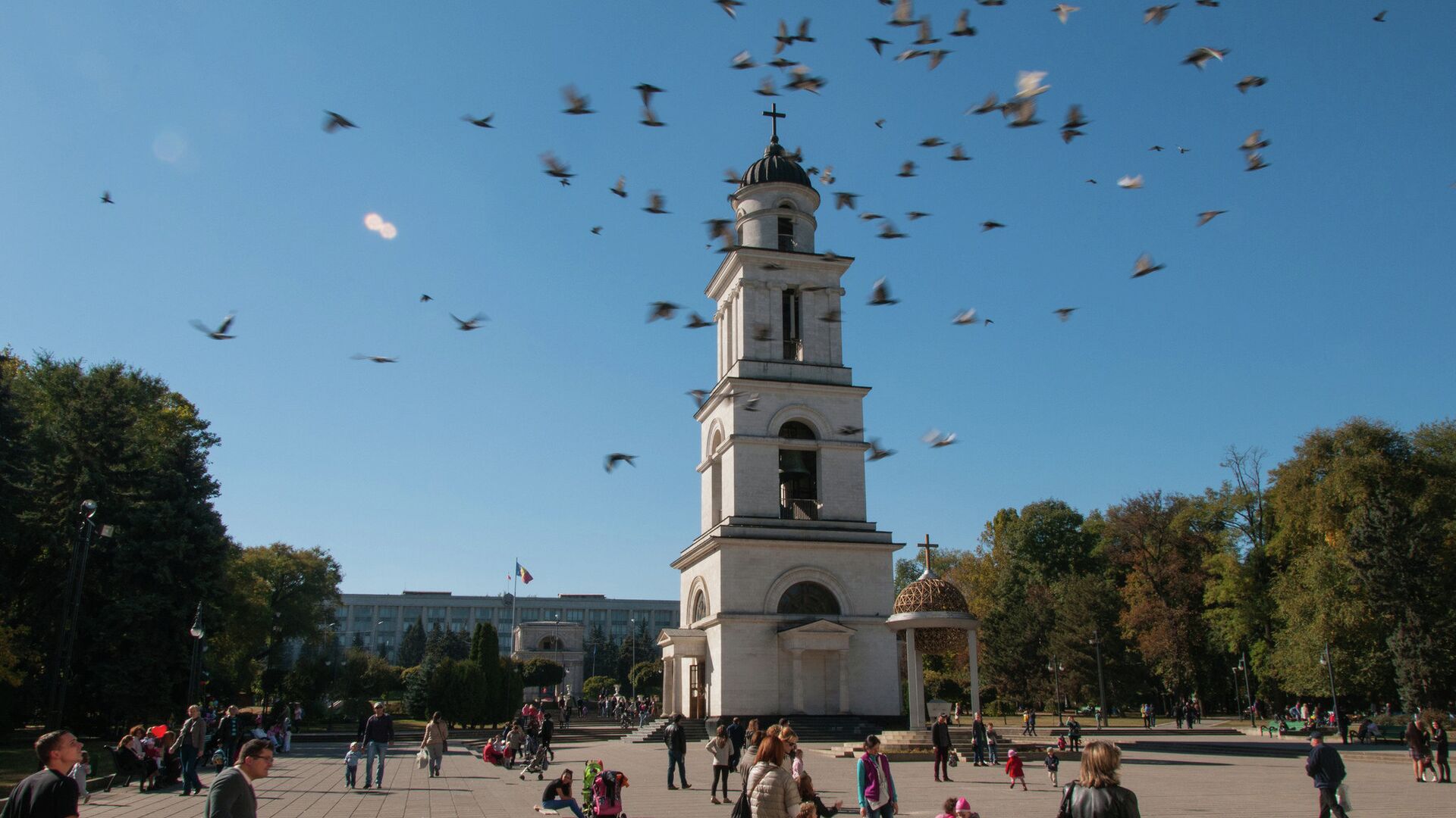 Колокольня при Соборе Рождества Христова в Кишиневе. Архивное фото - РИА Новости, 1920, 03.05.2024