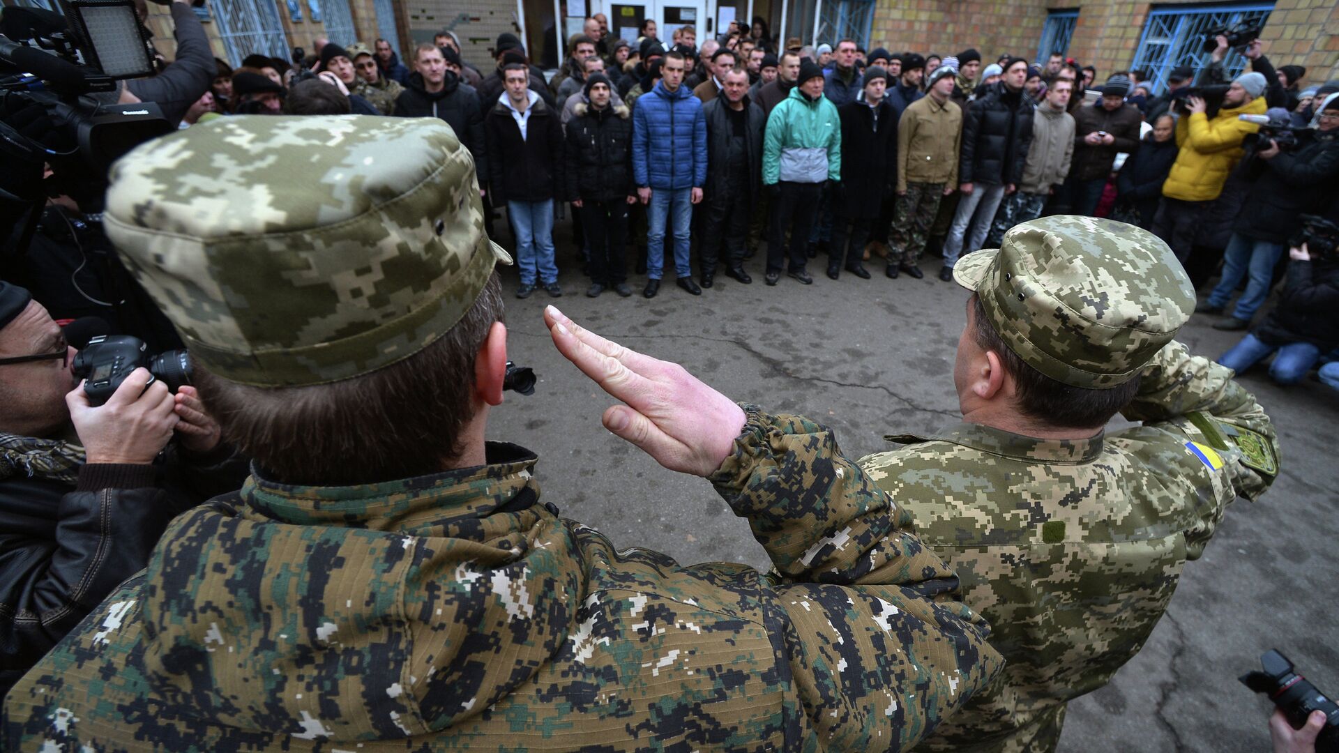 Призывники в украинскую армию на одном из призывных пунктов в Киеве. Архивное фото - РИА Новости, 1920, 08.06.2024