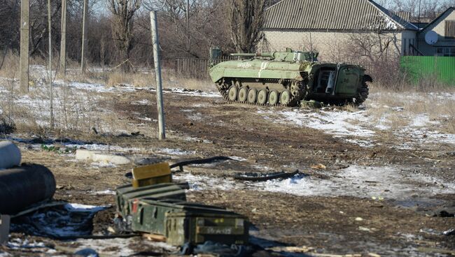 Трофейная украинская военная техника на окраине Дебальцева