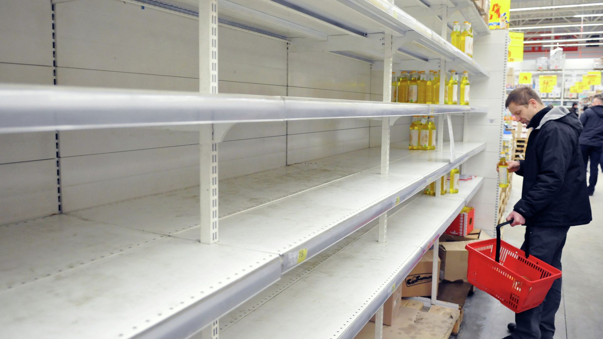 Ажиотаж в продуктовых магазинах Львова - РИА Новости, 1920, 16.08.2026