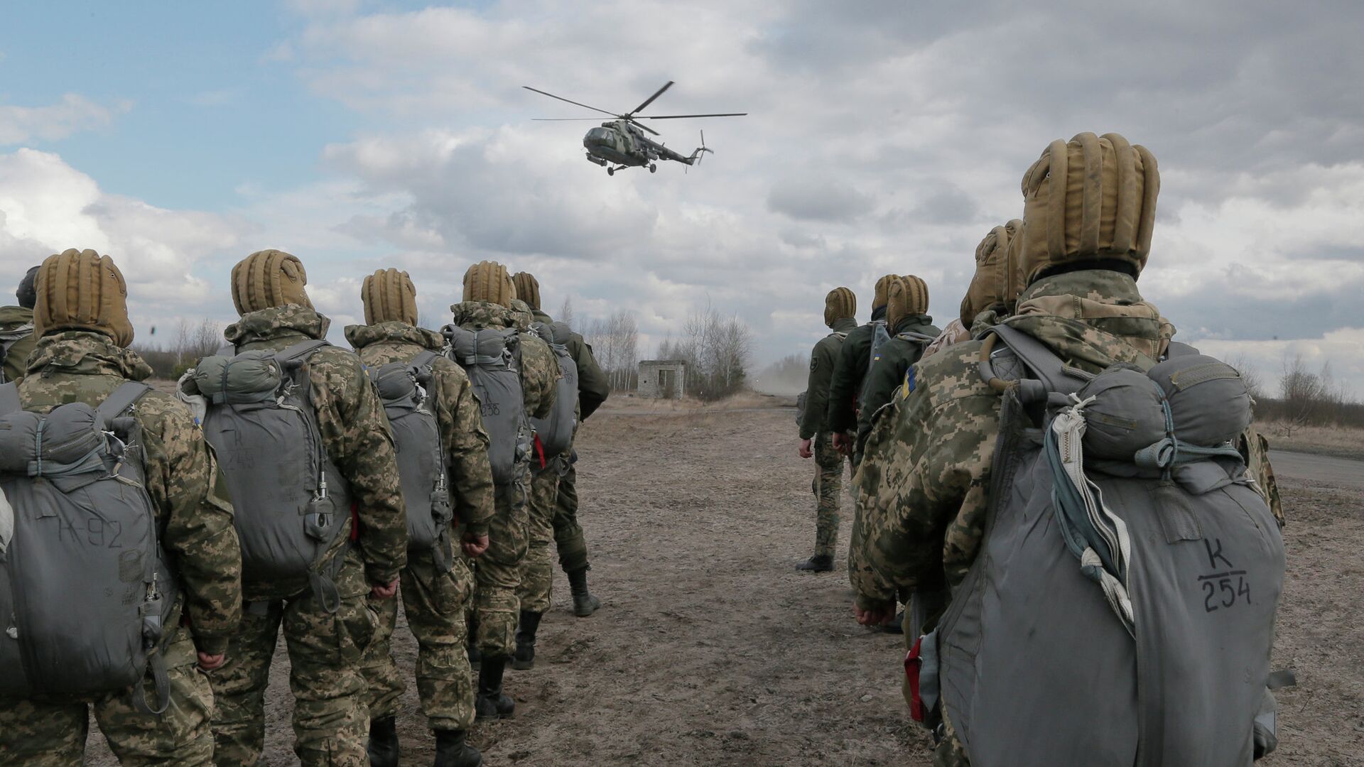 Украинские военные во время учений на полигоне возле Житомира, Украина. Архивное фото - РИА Новости, 1920, 17.04.2024