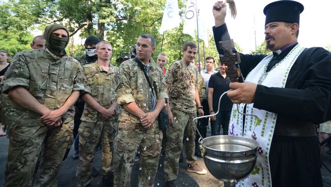 Проводы бойцов батальона нацгвардии Шахтерск в Киеве в зону силовой операции