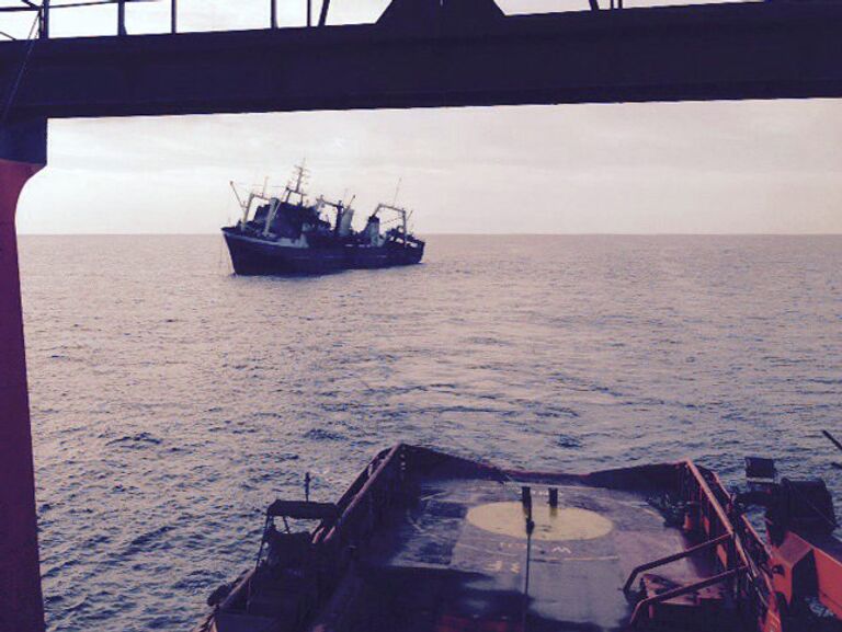 Траулер Олег Найденов у Канарских островов