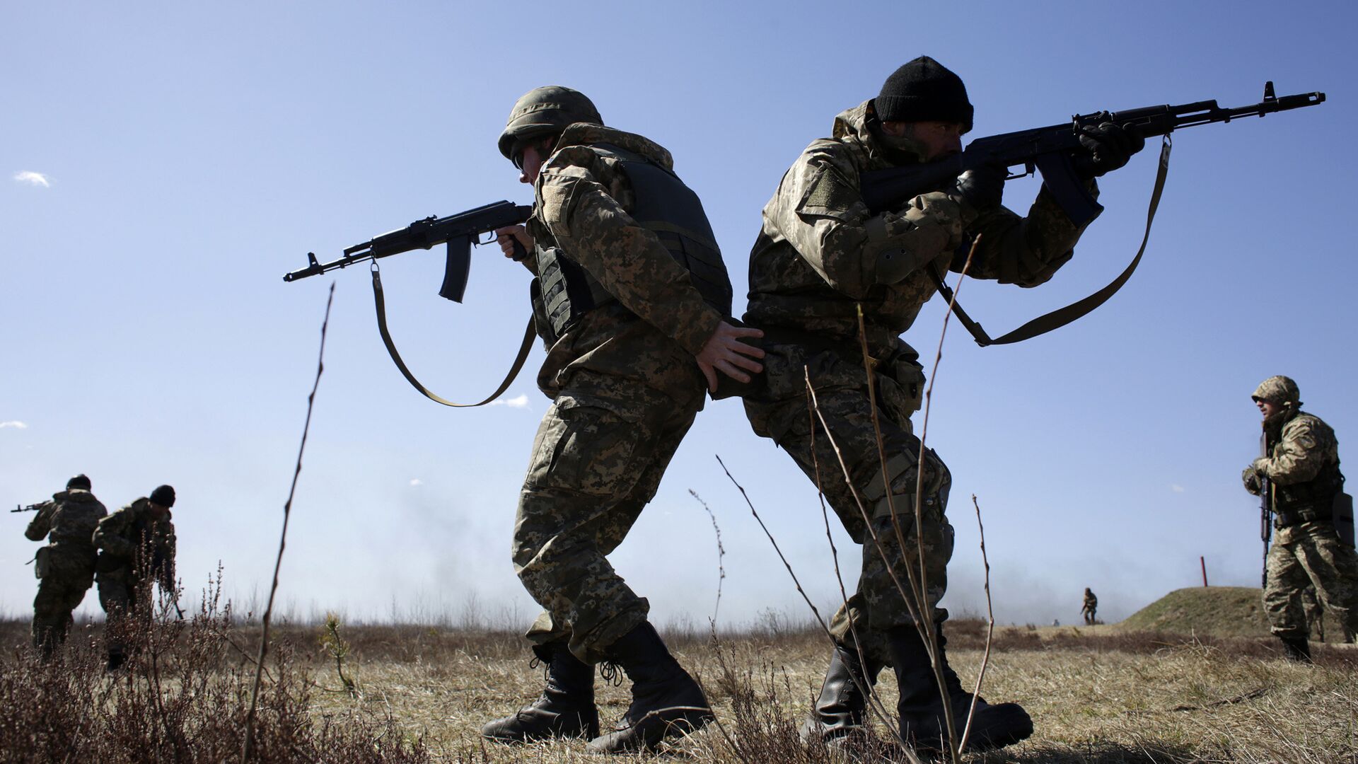 Украинские военные принимают участие в учениях под Киевом. Архивное фото - РИА Новости, 1920, 09.10.2022