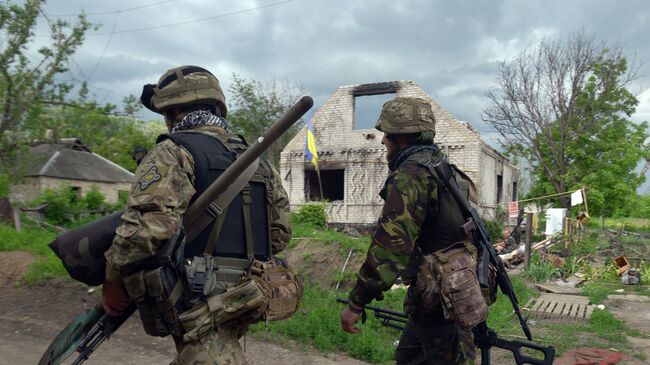 Украинские военнослужащие на позициях в районе Донецка