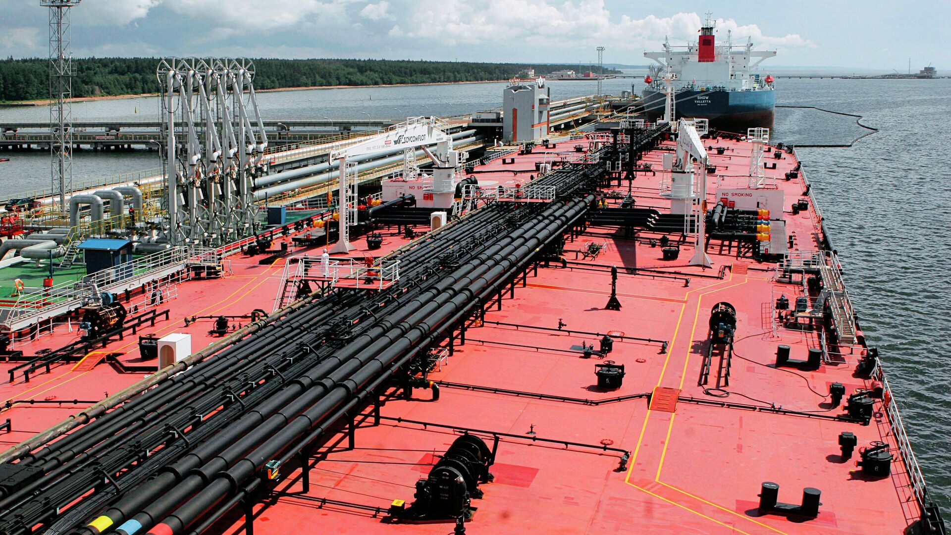 Нефтеналивной танкер Нефтеналивной танкер - РИА Новости, 1920, 15.04.2026