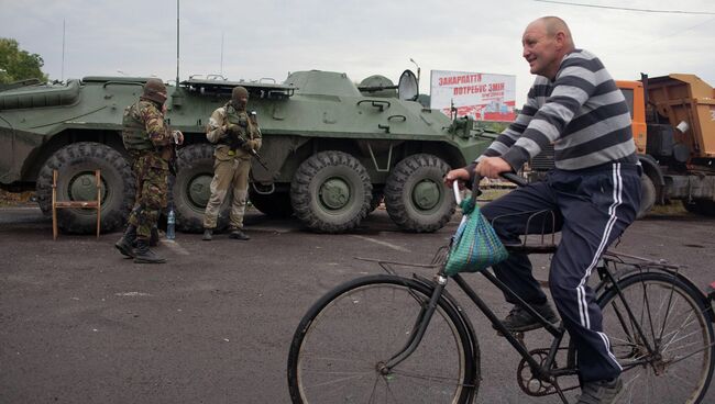 Украинские военные контролируют дорогу возле Мукачево