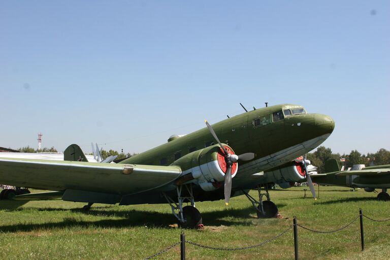 Советский бомбардировщик Ли-2