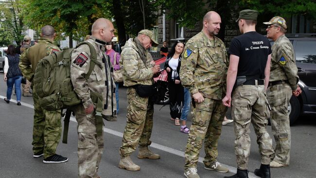 Митинг Правого сектора у здания администрации президента Украины