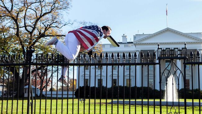 Проникновение в Белый Дом, США.