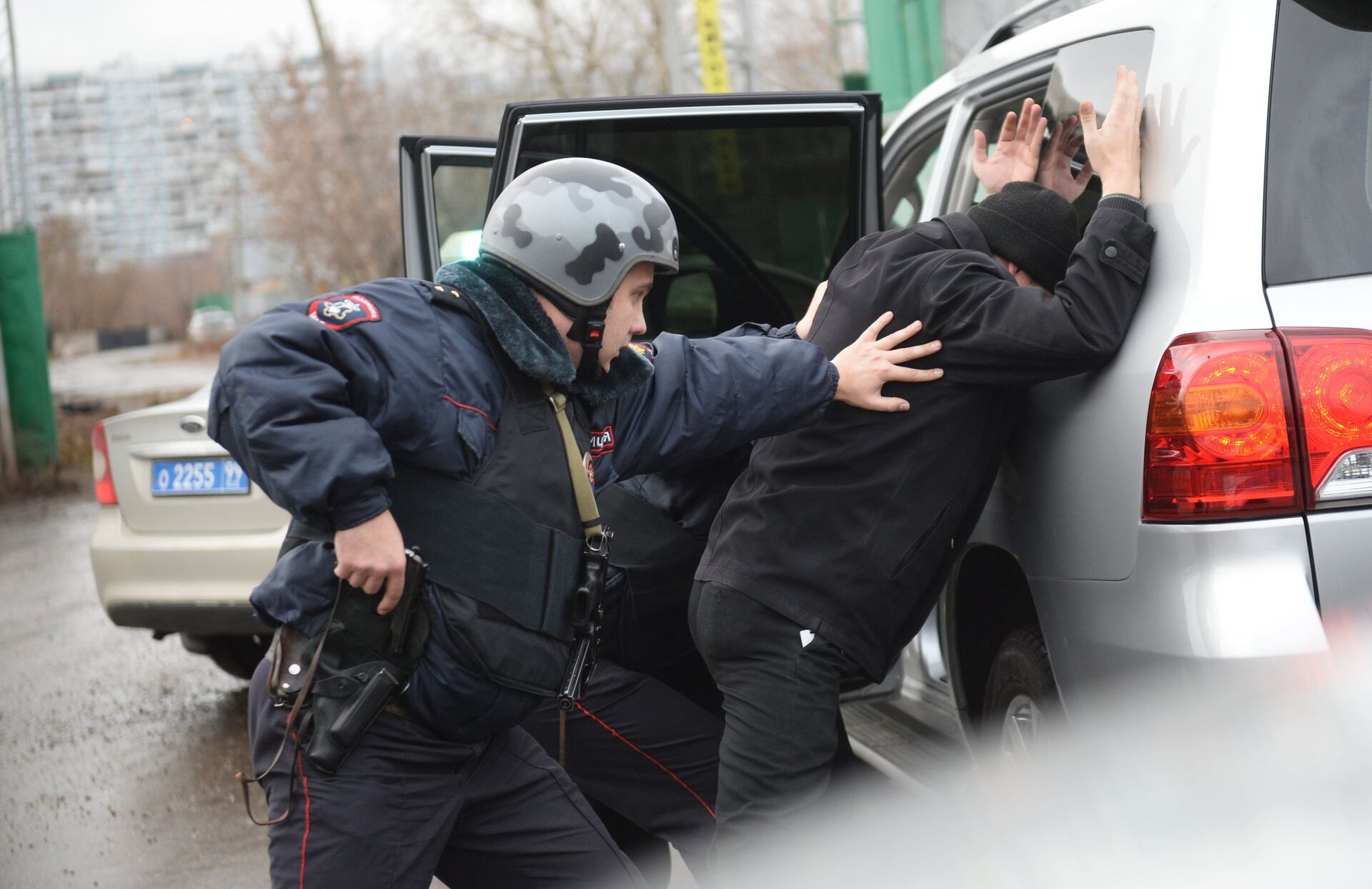 Сотрудники межрайонного отдела вневедомственной охраны по СВАО г. Москвы во время учений по задержанию угонщика автомобиля - РИА Новости, 1920, 18.10.2022