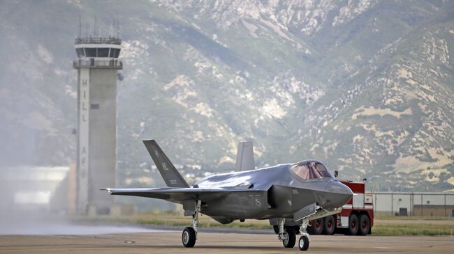 Американский истребитель Lockheed Martin F-35 Lightning II