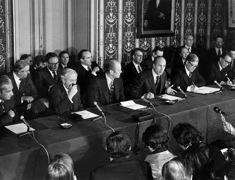 Участники съезда G6 в замке Рамбуйе, Франция. 17 ноября 1975 года