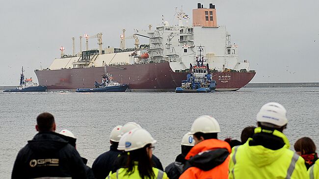 Танкер со сжиженным газом в порту Свиноуйсьце, Польша