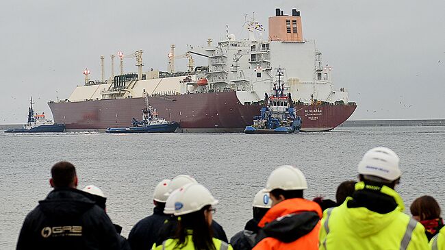 Танкер со сжиженным газом в порту Свиноуйсьце, Польша