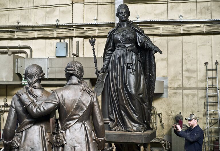 Отправка памятника Екатерине II в Крым