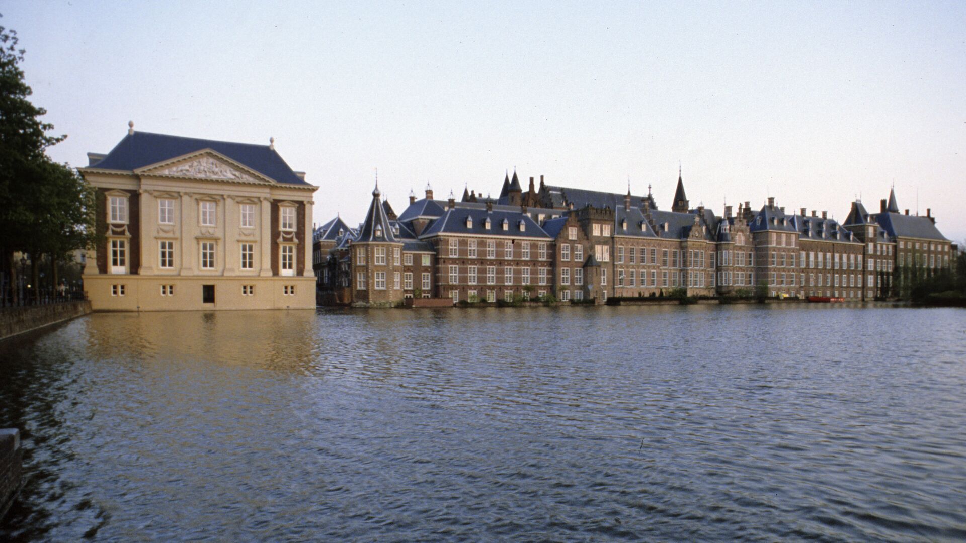 Здание парламента Нидерландов - РИА Новости, 1920, 02.07.2023