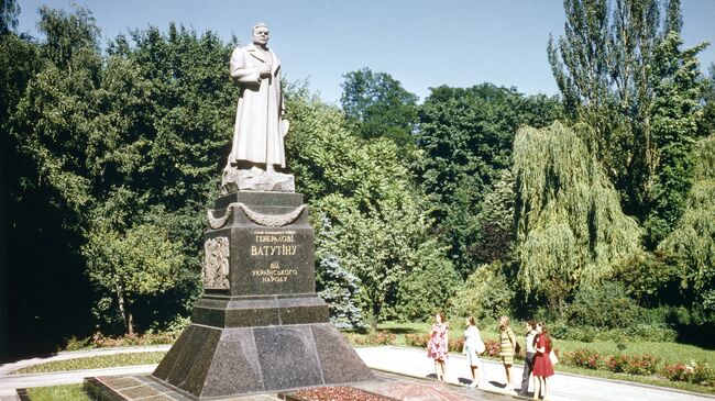 Памятник генералу Николаю Федоровичу Ватутину в Киеве, Украина