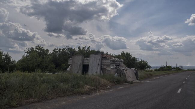 Брошенный блок-пост на дороге Донецк - Горловка