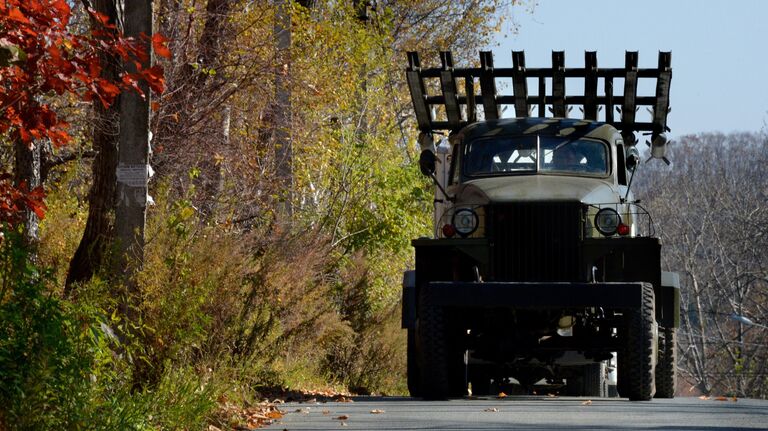 Автомобиль Studebaker с оружейной системой Катюша во время автопробега во Владивостоке 