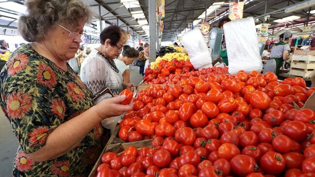 Рыночная торговля на Центральном продовольственном рынке Калининграда