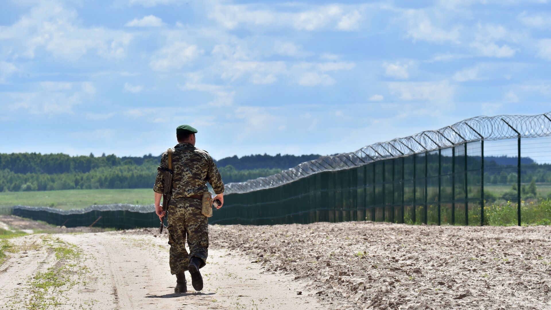 Украинский пограничник на участке российско-украинской границы - РИА Новости, 1920, 04.06.2023