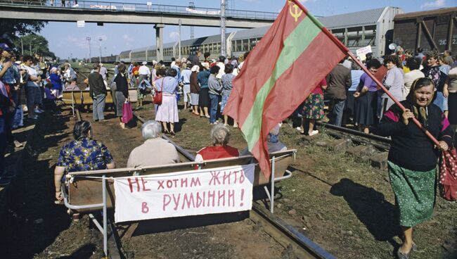 Митинг на железнодорожном разъезде в Тирасполе